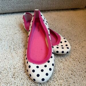 G.H. Bass & Co. White and Navy Polka Dot Kids Slippers